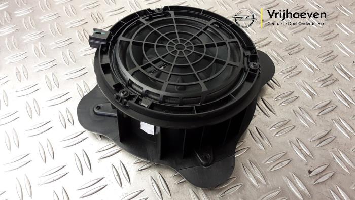 Luidspreker van een Opel Astra L (F3/FB/FM/FP) 1.6 Plug-in Hybrid Turbo 16V 2022