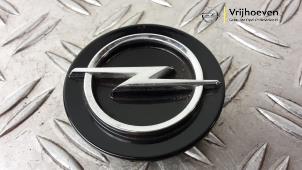 Gebruikte Naafkapje Opel Astra L (F3/FB/FM/FP) 1.6 Plug-in Hybrid Turbo 16V Prijs € 15,00 Margeregeling aangeboden door Autodemontage Vrijhoeven B.V.