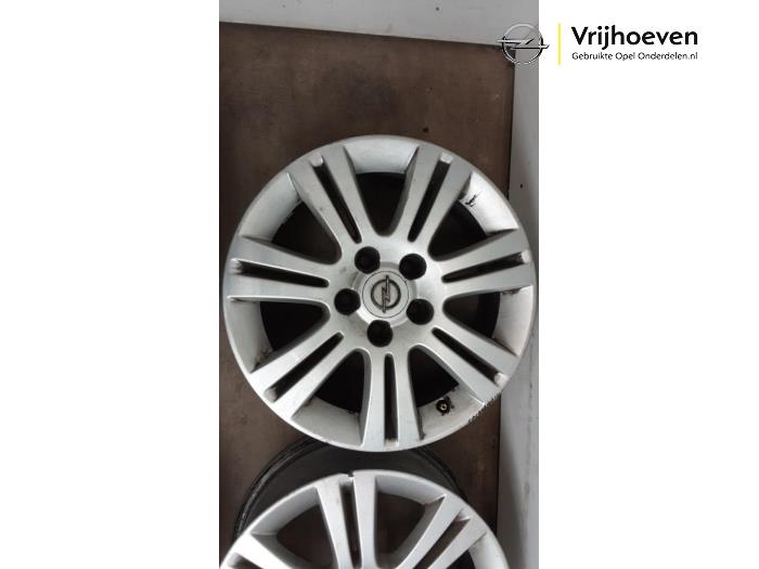 Velgen set van een Opel Astra H SW (L35) 1.7 CDTi 16V 2008