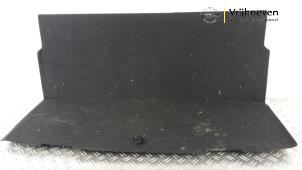 Gebruikte Kofferbak Mat Opel Astra L (F3/FB/FM/FP) 1.6 Plug-in Hybrid Turbo 16V Prijs € 50,00 Margeregeling aangeboden door Autodemontage Vrijhoeven B.V.