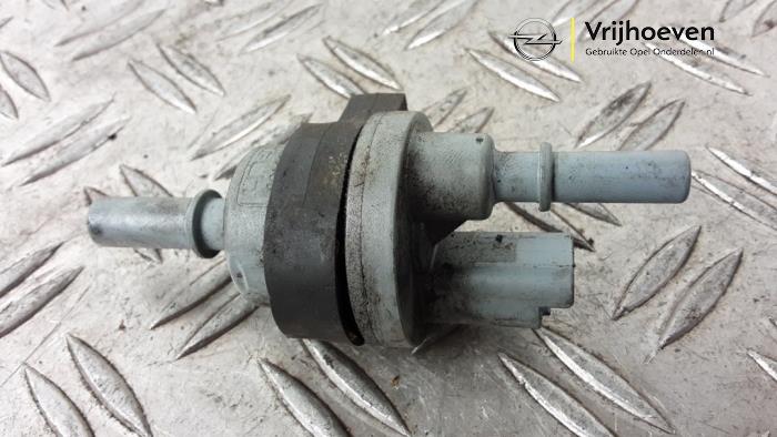 Gebruikte Evap klep Opel Crossland (X) 1.2 Turbo 12V Prijs € 15,00 Margeregeling aangeboden door Autodemontage Vrijhoeven B.V.