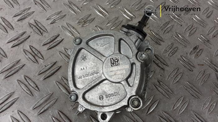 Gebruikte Vacuumpomp Rembekrachtiging Opel Crossland (X) 1.2 Turbo 12V Euro 6 Prijs € 35,00 Margeregeling aangeboden door Autodemontage Vrijhoeven B.V.
