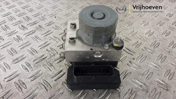 Gebruikte ABS Pomp Opel Corsa E 1.6 OPC Turbo 16V Prijs € 45,00 Margeregeling aangeboden door Autodemontage Vrijhoeven B.V.