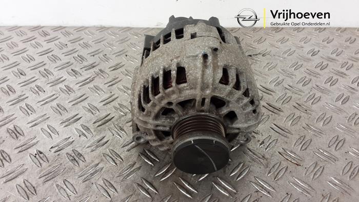 Gebruikte Dynamo Opel Corsa E 1.6 OPC Turbo 16V Prijs € 100,00 Margeregeling aangeboden door Autodemontage Vrijhoeven B.V.