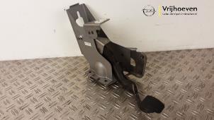 Gebruikte Rempedaal Opel Antara (LA6) 2.4 16V 4x4 Prijs € 50,00 Margeregeling aangeboden door Autodemontage Vrijhoeven B.V.