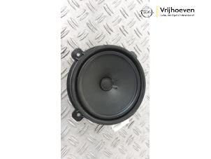 Gebruikte Luidspreker Opel Antara (LA6) 2.4 16V 4x4 Prijs € 20,00 Margeregeling aangeboden door Autodemontage Vrijhoeven B.V.