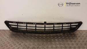 Gebruikte Grille Opel Mokka/Mokka X 1.4 Turbo 16V 4x2 Prijs € 30,00 Margeregeling aangeboden door Autodemontage Vrijhoeven B.V.