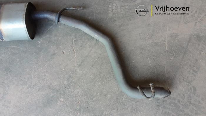 Uitlaat Middendemper van een Opel Adam 1.4 16V Bi-Fuel Ecoflex 2014