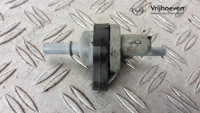 Gebruikte Evap klep Opel Crossland (X) 1.2 Turbo 12V Prijs € 15,00 Margeregeling aangeboden door Autodemontage Vrijhoeven B.V.