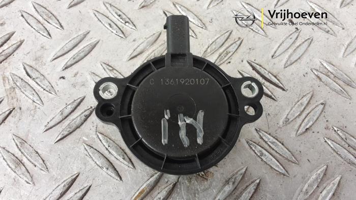 Gebruikte Nokkenas Sensor Opel Astra K Sports Tourer 1.4 Turbo 12V Prijs € 50,00 Margeregeling aangeboden door Autodemontage Vrijhoeven B.V.