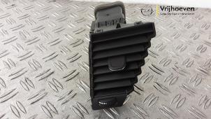 Gebruikte Luchtrooster Dashboard Opel Astra K Sports Tourer 1.0 Turbo 12V Prijs € 20,00 Margeregeling aangeboden door Autodemontage Vrijhoeven B.V.
