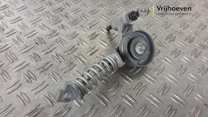 Gebruikte Spanner multiriem Opel Corsa D 1.4 16V Twinport Prijs € 50,00 Margeregeling aangeboden door Autodemontage Vrijhoeven B.V.