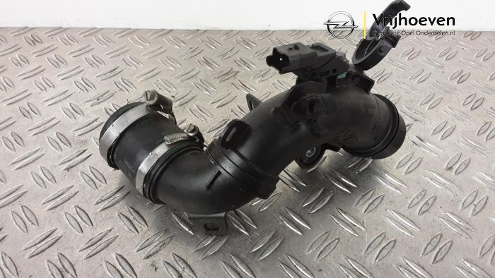 Gebruikte Intercooler Buis Opel Grandland (X) 1.2 Turbo 12V Prijs € 20,00 Margeregeling aangeboden door Autodemontage Vrijhoeven B.V.
