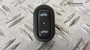 Gebruikte Cabriodak Bediening Opel Astra G (F67) 1.8 16V Prijs € 10,00 Margeregeling aangeboden door Autodemontage Vrijhoeven B.V.