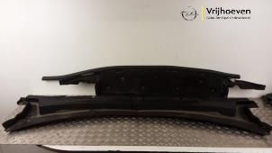 Gebruikte Paravan Opel Grandland (X) 1.2 Turbo 12V Prijs € 100,00 Margeregeling aangeboden door Autodemontage Vrijhoeven B.V.