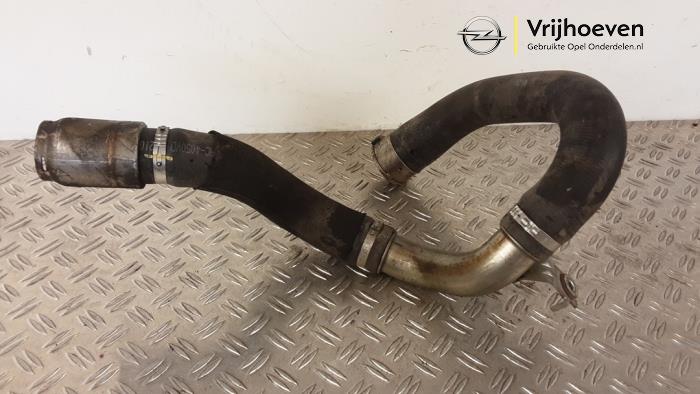 Gebruikte Intercooler Buis Opel Mokka/Mokka X 1.6 CDTI 16V 4x2 Prijs € 100,00 Margeregeling aangeboden door Autodemontage Vrijhoeven B.V.