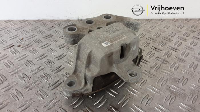 Gebruikte Motorrubber Opel Mokka/Mokka X 1.6 CDTI 16V 4x2 Prijs € 40,00 Margeregeling aangeboden door Autodemontage Vrijhoeven B.V.