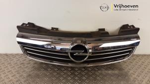 Gebruikte Grille Opel Zafira (M75) 1.8 16V Ecotec Prijs € 100,00 Margeregeling aangeboden door Autodemontage Vrijhoeven B.V.