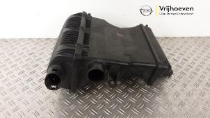 Gebruikte Luchtfilterhuis Opel Combo 1.4 16V ecoFlex Prijs € 75,00 Margeregeling aangeboden door Autodemontage Vrijhoeven B.V.