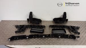 Gebruikte Bumperframe achter Opel Insignia Sports Tourer 2.0 GSi Turbo 16V 4x4 Prijs € 100,00 Margeregeling aangeboden door Autodemontage Vrijhoeven B.V.