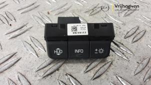 Gebruikte Schakelaar (diversen) Opel Insignia Sports Tourer 2.0 GSi Turbo 16V 4x4 Prijs € 50,00 Margeregeling aangeboden door Autodemontage Vrijhoeven B.V.