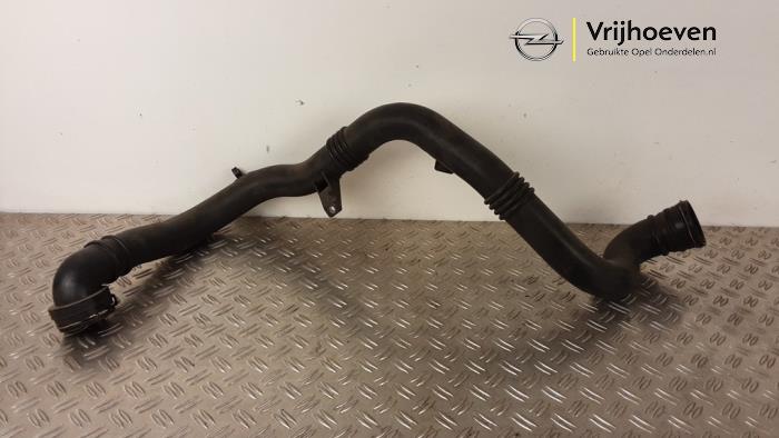Gebruikte Intercooler Buis Opel Astra K Sports Tourer 1.4 Turbo 16V Prijs € 30,00 Margeregeling aangeboden door Autodemontage Vrijhoeven B.V.