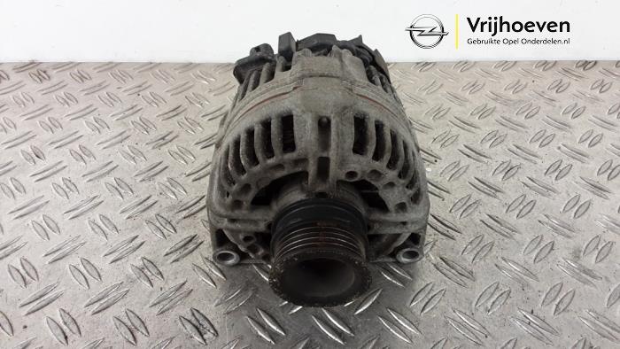 Gebruikte Alternator Opel Meriva (A) 1.6 16V Prijs € 25,00 Margeregeling aangeboden door Autodemontage Vrijhoeven B.V.