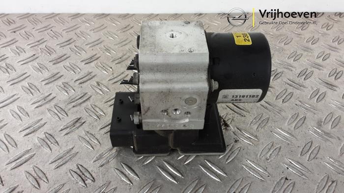 Gebruikte ABS Pomp Opel Vectra C Caravan 1.8 16V Prijs € 30,00 Margeregeling aangeboden door Autodemontage Vrijhoeven B.V.
