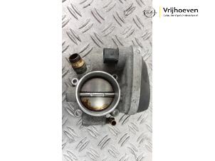 Gebruikte Gasklephuis Opel Astra H Twin Top (L67) 1.8 16V Prijs € 30,00 Margeregeling aangeboden door Autodemontage Vrijhoeven B.V.