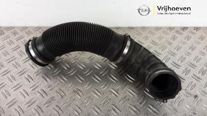 Gebruikte Aanzuigslang Lucht Opel Astra J (PC6/PD6/PE6/PF6) 1.4 Turbo 16V Prijs € 30,00 Margeregeling aangeboden door Autodemontage Vrijhoeven B.V.