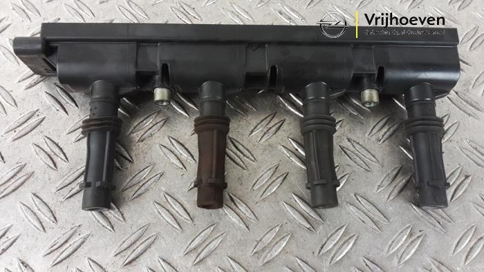 Gebruikte Bobine Opel Astra J (PC6/PD6/PE6/PF6) 1.4 Turbo 16V Prijs € 40,00 Margeregeling aangeboden door Autodemontage Vrijhoeven B.V.