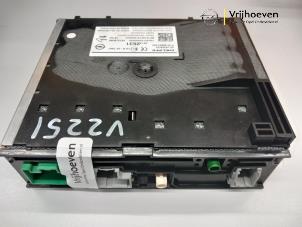 Gebruikte Radio module Opel Astra K Sports Tourer 1.4 Turbo 16V Prijs € 90,00 Margeregeling aangeboden door Autodemontage Vrijhoeven B.V.