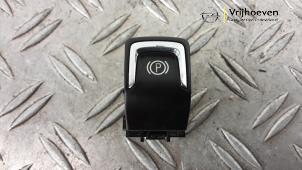 Gebruikte Handrem schakelaar Opel Insignia Sports Tourer 1.6 CDTI 16V 136 Prijs € 15,00 Margeregeling aangeboden door Autodemontage Vrijhoeven B.V.