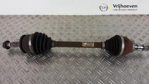 Gebruikte Aandrijfas links-voor Opel Astra K Sports Tourer 1.4 Turbo 16V Prijs € 100,00 Margeregeling aangeboden door Autodemontage Vrijhoeven B.V.