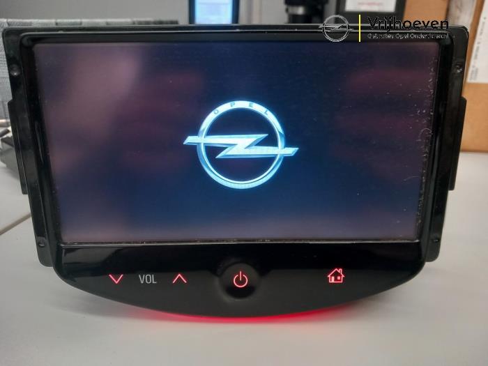 Gebruikte Radio module Opel Adam 1.2 16V Prijs € 300,00 Margeregeling aangeboden door Autodemontage Vrijhoeven B.V.