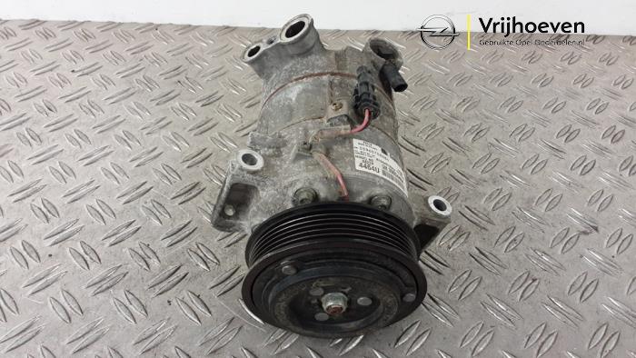 Gebruikte Aircopomp Opel Astra K Sports Tourer 1.6 BiTurbo CDTI 16V Prijs € 70,00 Margeregeling aangeboden door Autodemontage Vrijhoeven B.V.