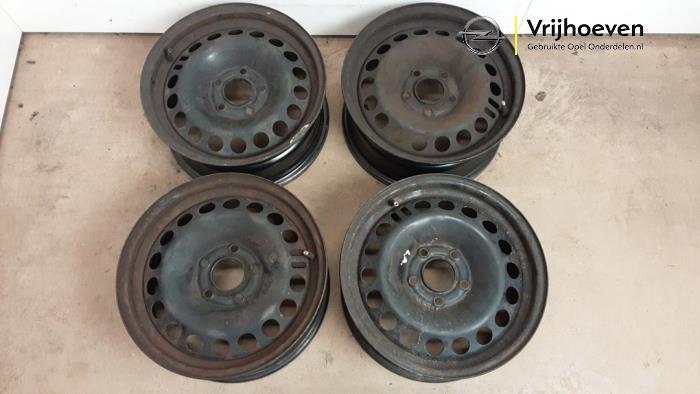 Velgen set van een Opel Astra H (L48)  2006