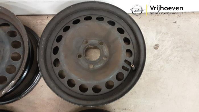 Velgen set van een Opel Astra H (L48)  2006