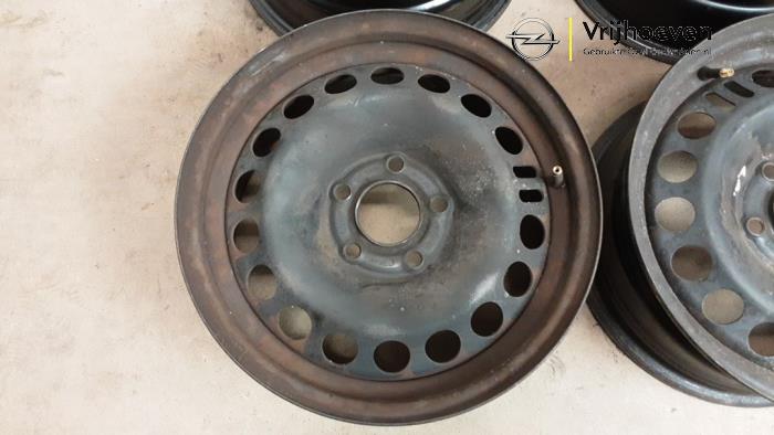 Velgen set van een Opel Astra H (L48)  2006