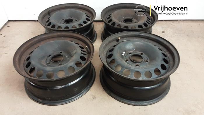 Velgen set van een Opel Astra H (L48)  2006