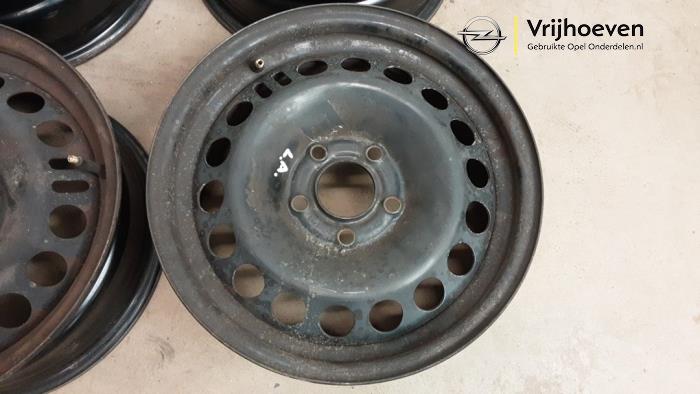 Velgen set van een Opel Astra H (L48)  2006