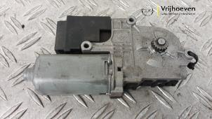 Gebruikte Schuifdak Motor Opel Meriva 1.7 CDTI 16V Prijs € 35,00 Margeregeling aangeboden door Autodemontage Vrijhoeven B.V.