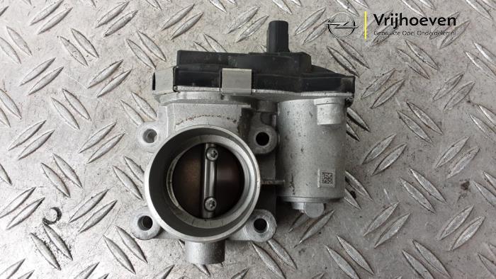 Gebruikte Gasklephuis Opel Karl 1.0 12V Prijs € 35,00 Margeregeling aangeboden door Autodemontage Vrijhoeven B.V.