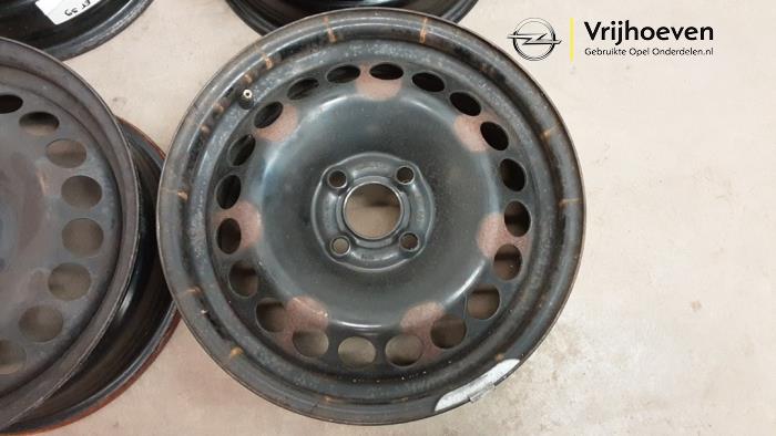 Velgen set van een Opel Corsa D 1.2 16V 2008