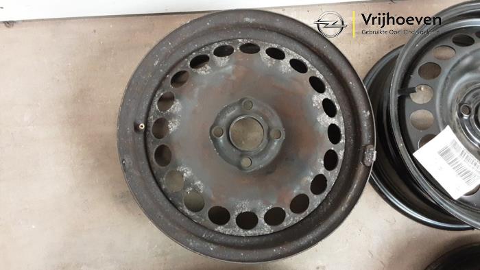 Velgen set van een Opel Corsa D 1.2 16V 2008