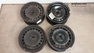 Gebruikte Velgen set Opel Corsa D 1.2 16V Prijs € 80,00 Margeregeling aangeboden door Autodemontage Vrijhoeven B.V.