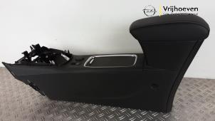 Gebruikte Armsteun Opel Astra K Sports Tourer 1.5 CDTi 122 12V Prijs € 99,99 Inclusief btw aangeboden door Autodemontage Vrijhoeven B.V.