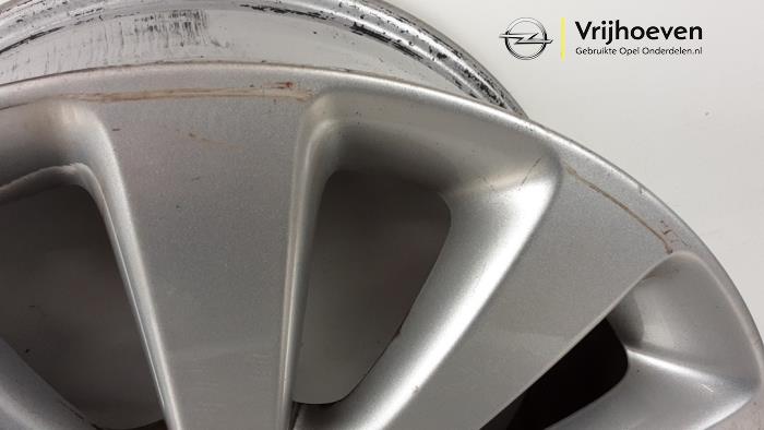 Velg van een Opel Astra J (PC6/PD6/PE6/PF6) 2.0 CDTI 16V 165 Ecotec 2014
