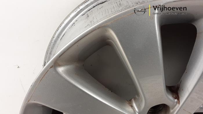 Velg van een Opel Astra J (PC6/PD6/PE6/PF6) 2.0 CDTI 16V 165 Ecotec 2014