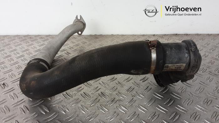 Gebruikte Intercooler Slang Opel Astra J (PC6/PD6/PE6/PF6) 2.0 CDTI 16V 165 Ecotec Prijs € 100,00 Margeregeling aangeboden door Autodemontage Vrijhoeven B.V.
